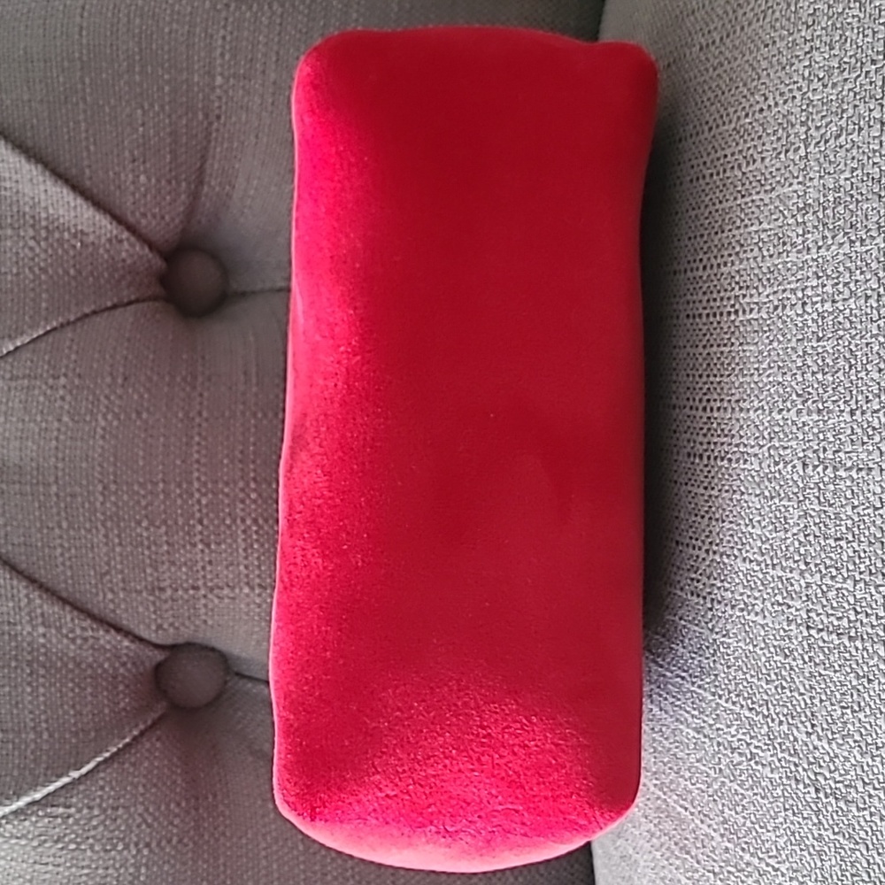 DIOR Beauty - Trousse Pouch in red velvet - Picture 5 of 9